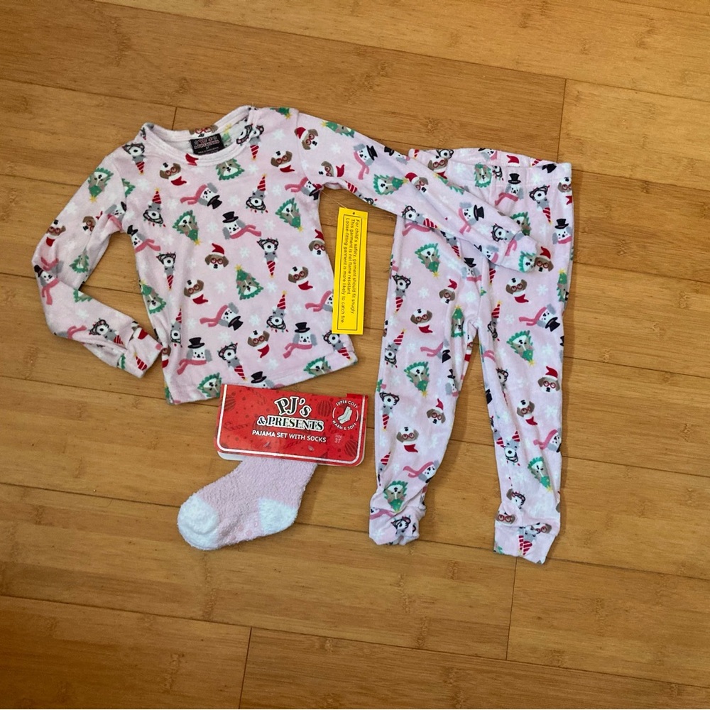 NWT Girls Size 3T Pink Christmas Dogs Holiday Pajamas Set Pjs with Cozy Socks